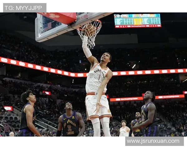 文班亚马新秀赛季表现抢眼场均20分10篮板3盖帽引领潮流