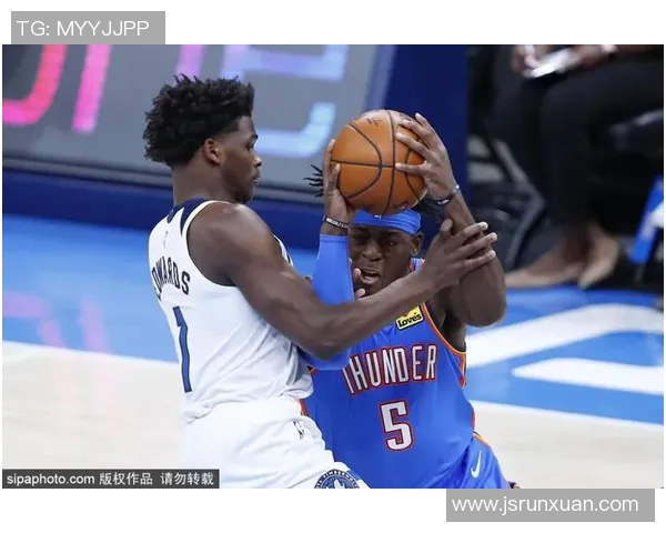 火箭队与雷霆队激战正酣球迷们快来一起直播精彩瞬间 火箭队与雷霆队激战正酣球迷们快来一起直播精彩瞬间